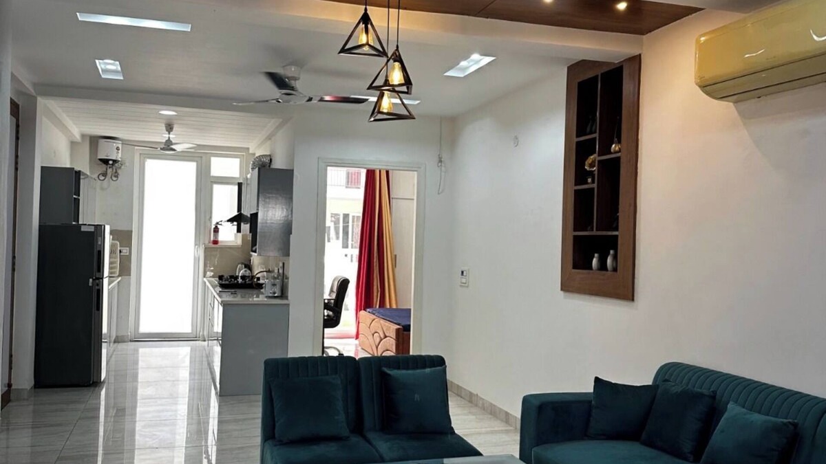 Zirakpur Apartment | Spacious 3-bedroom apartment with AC, WiFi in wonderful Zirakpur