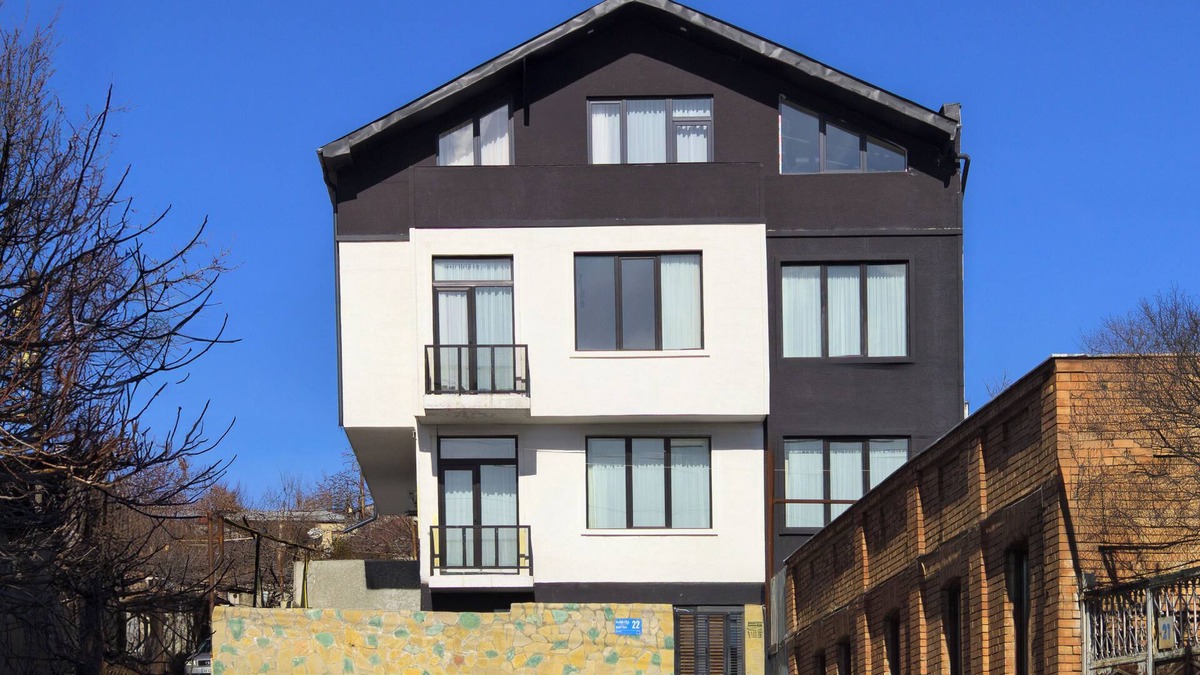 Tbilisi Apartment | Spacious 3-bedroom apartment with AC, WiFi in charming Tbilisi