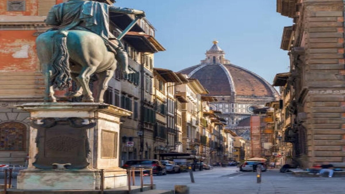 Santa Maria Novella Apartment | Spacious 3-Bedroom Apartment with Stunning Rooftop Terraces in San Lorenzon
