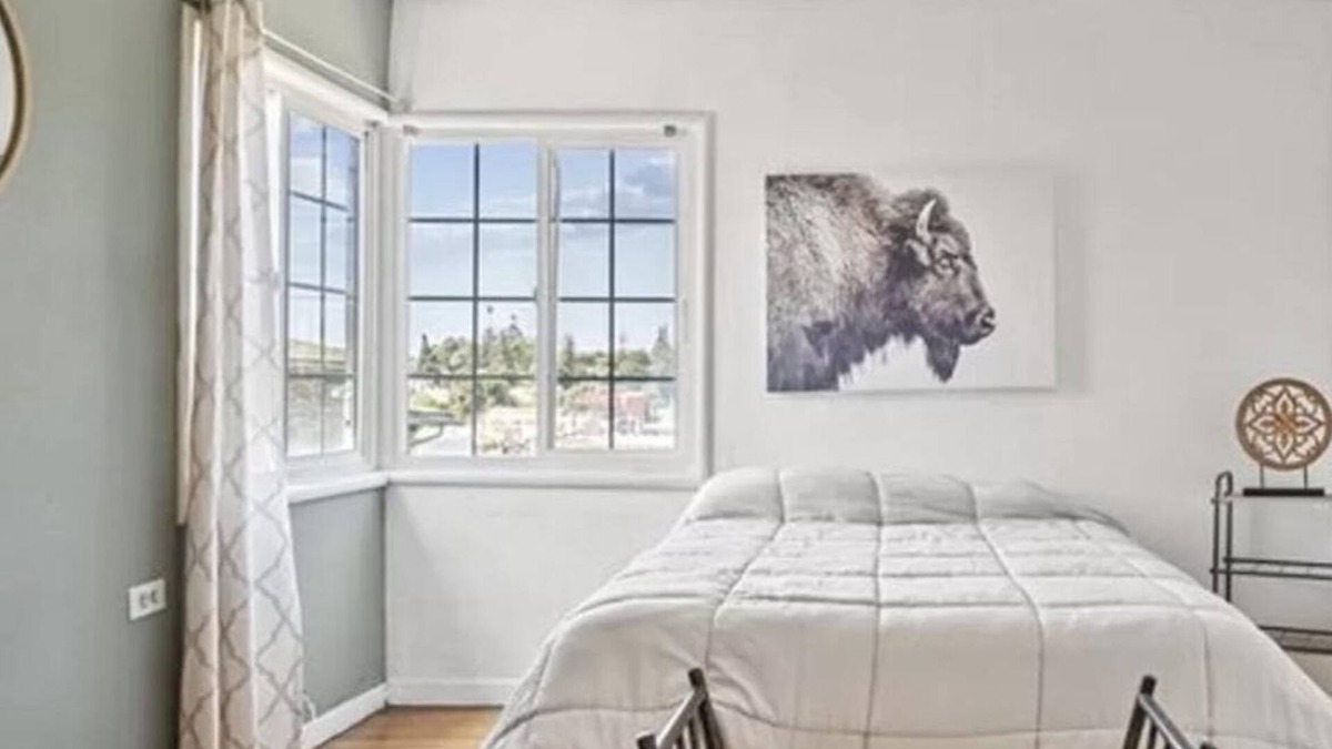 Dimond Apartment | Spacious 3-bedroom apartment with WiFi, AC in charming Oakland
