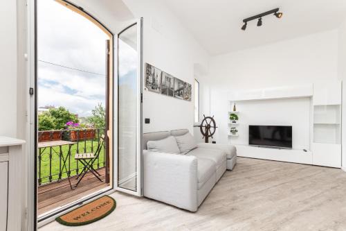 Quarto dei Mille Apartment | Spacious 3-Bedroom Apartment - 10 Min to City Center & 5 Min to Gaslini Hospital