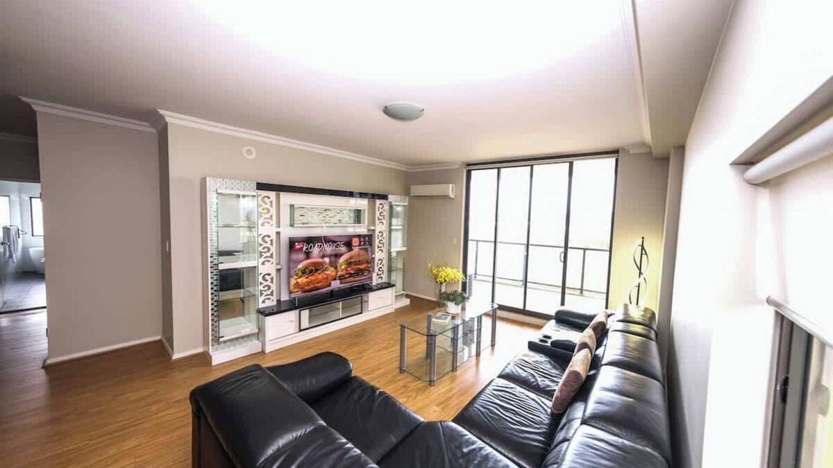 North Rocks Apartment | Spacious 3 bedroom apt lift access near Parramatta