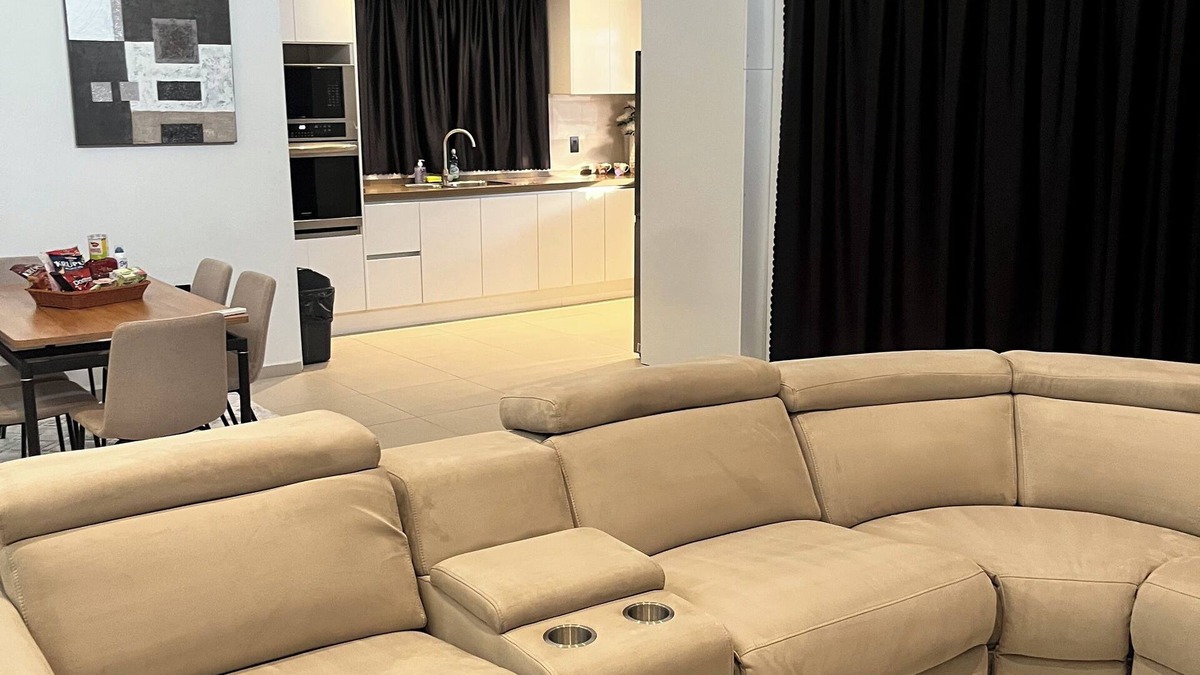 Noord Condo | “Spacious 3-Bedroom Condo in the Heart of the City with Modern Amenities!”