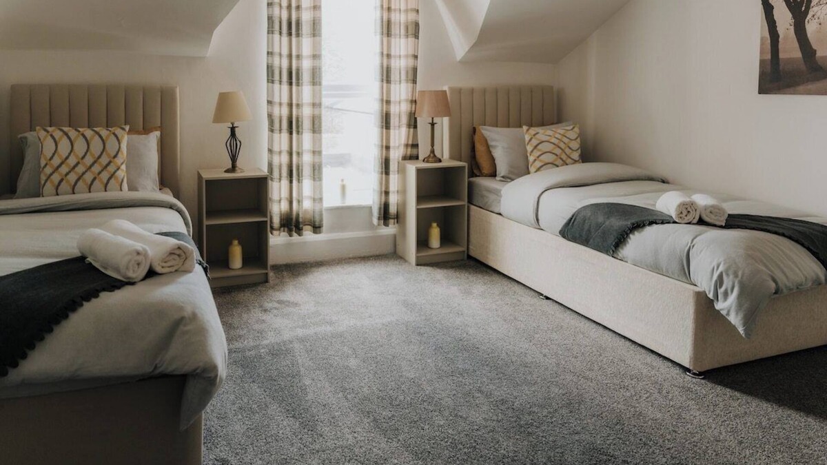 Sunderland House | Spacious 3 bedroom house contractor accommodation