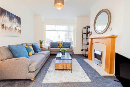 Doncaster House | Spacious 3 Bedroom Home with Garden in Doncaster