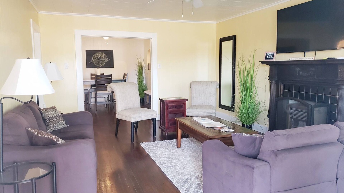 Kilgore House | Spacious 3 bedroom home located less than a mile from Kilgore hotspots!