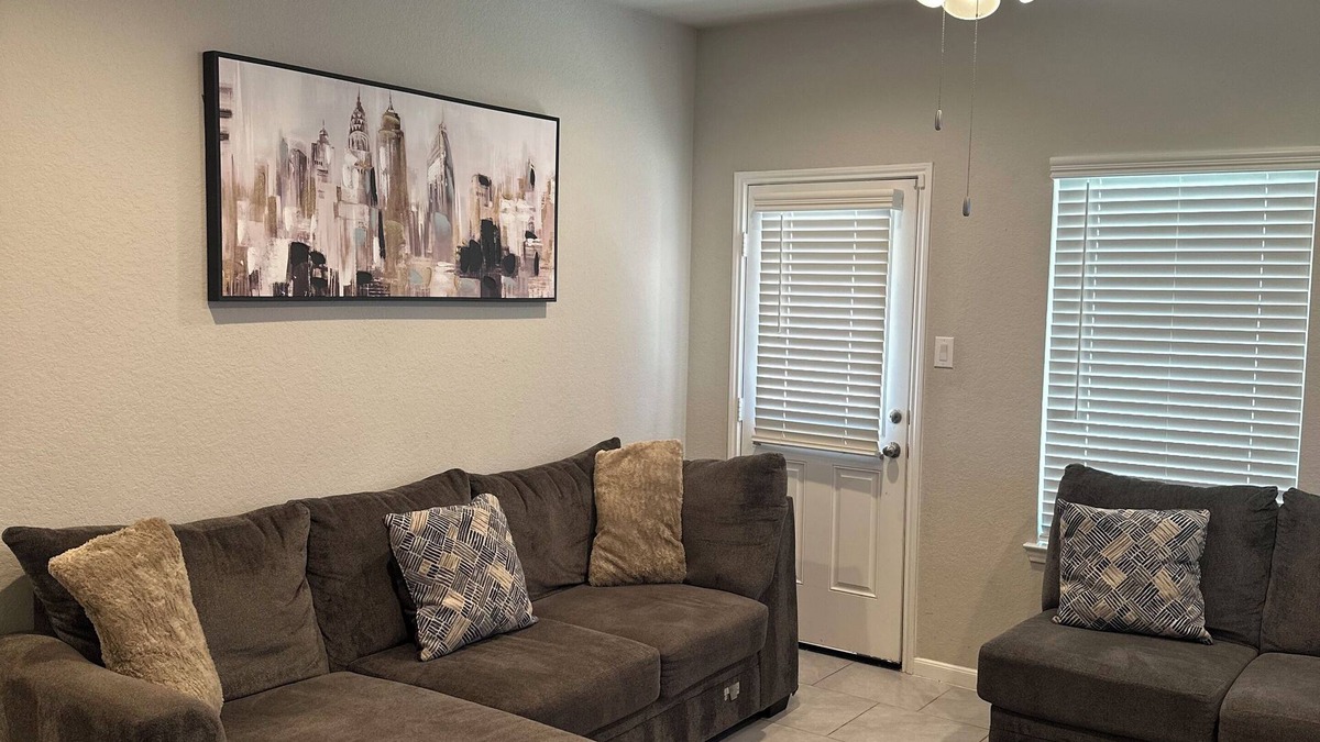 Clodine House | Spacious 3-bedroom house with Jacuzzi in Richmond