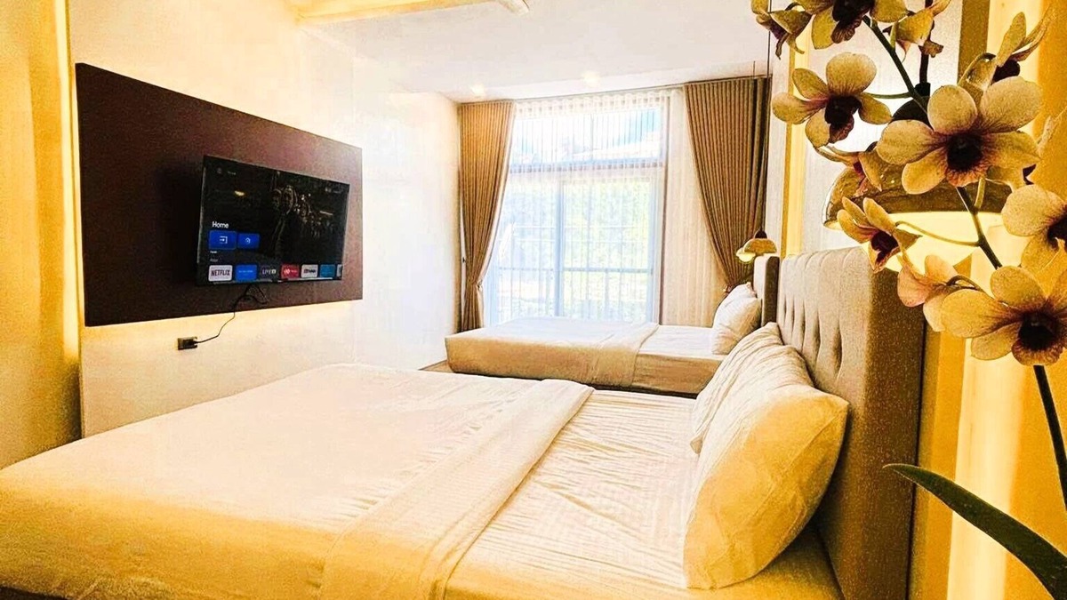 Baguio House | Spacious 3-bedroom Vacation Home with Private Deck Baguio City
