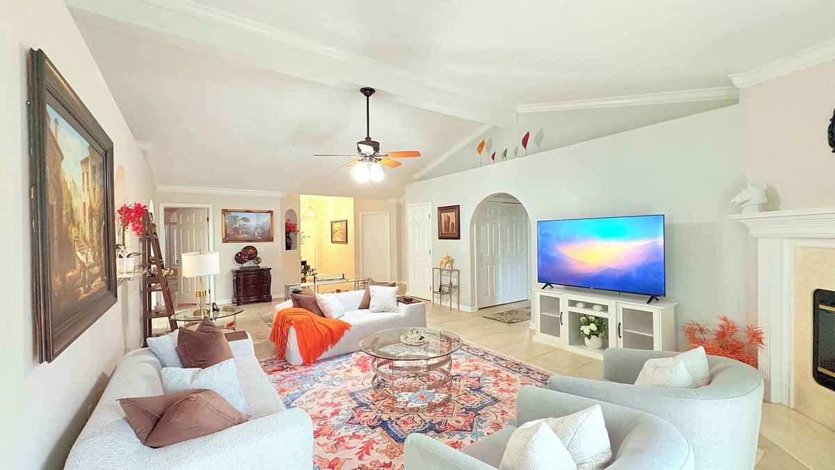 Southside House | Spacious 3-Bedroom Home in Tranquil Jacksonville – Sleeps 10 Comfortably.