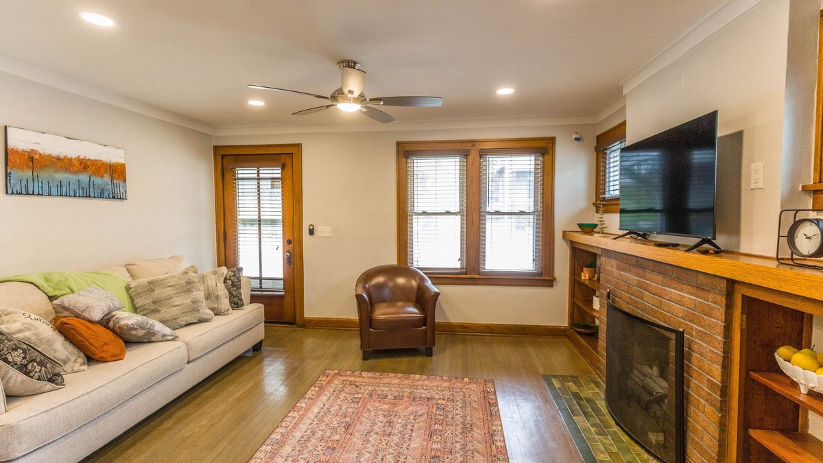 Rosedale House | Spacious 3 bedroom home near KUMED and Westport in Kansas City