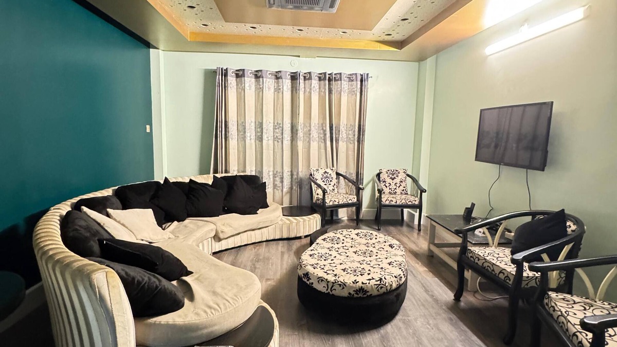 Basundhara Residential Area Apartment | Spacious 3‑BR Bashundhara Flat AC, Wi‑Fi & Balconies. KeyHost Homes