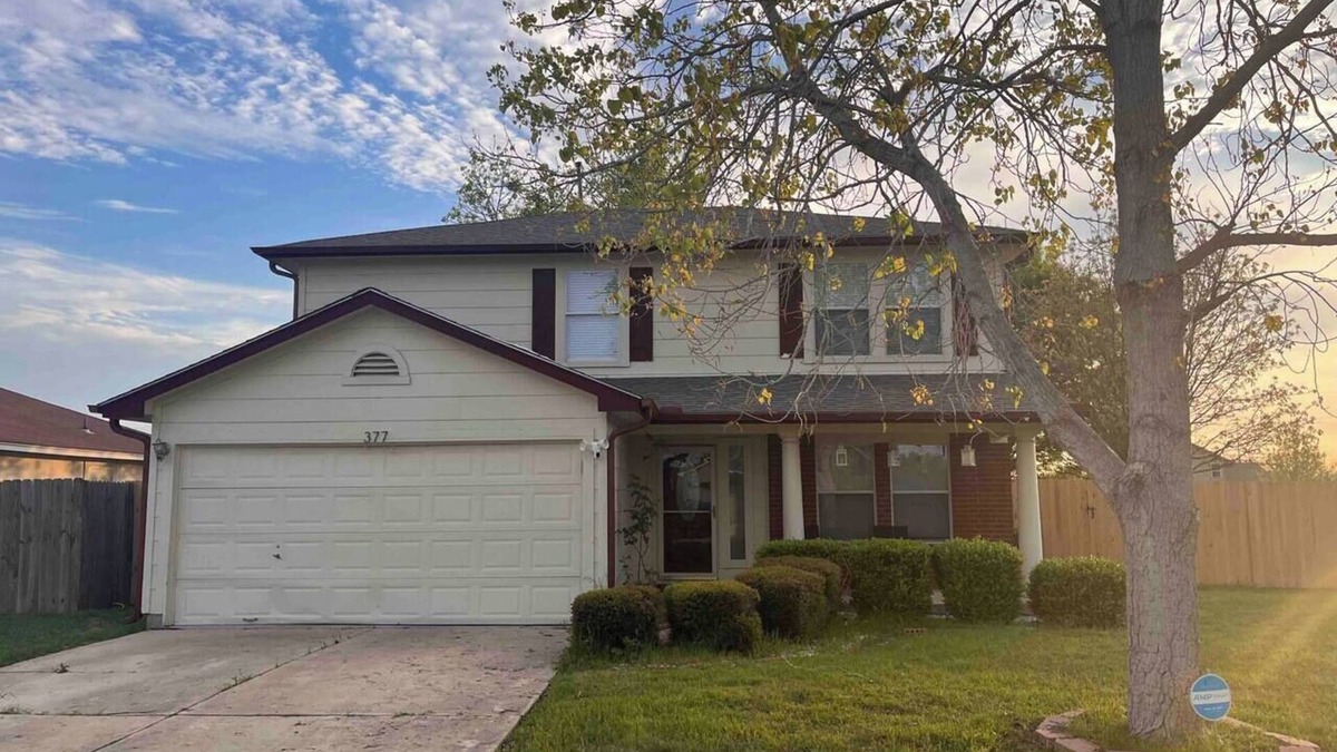 Kyle House | Spacious 3 BR Convenient Big Yard Office