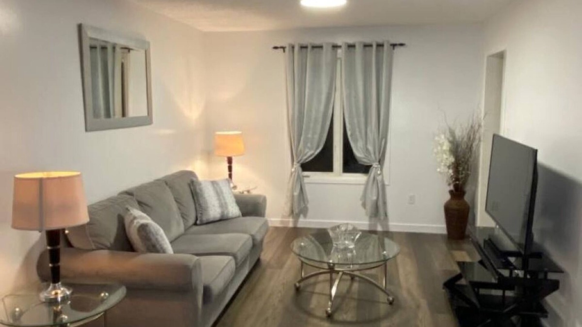 London House | Spacious 3 BR House Near White Oaks Mall/Victoria Hospital W Free Parking