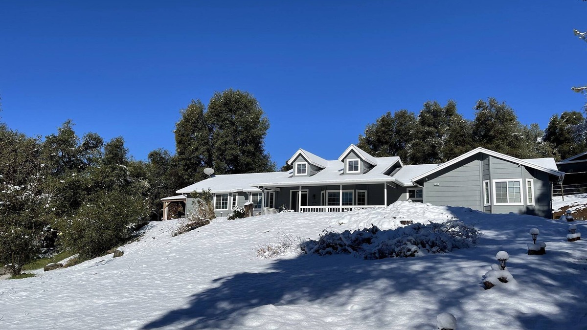 Oakhurst House | Spacious 3 BR Near Yosemite Park – 19 Miles Away