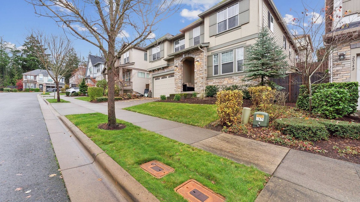 Beaverton House | Spacious 3-BR with Kitchen, WiFi and AC in Beaverton - Allows Pets!