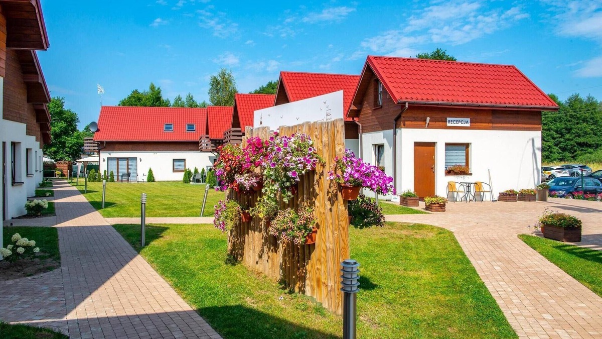 Jaroslawiec Apartment | Spacious 3-room apartment, summer pool