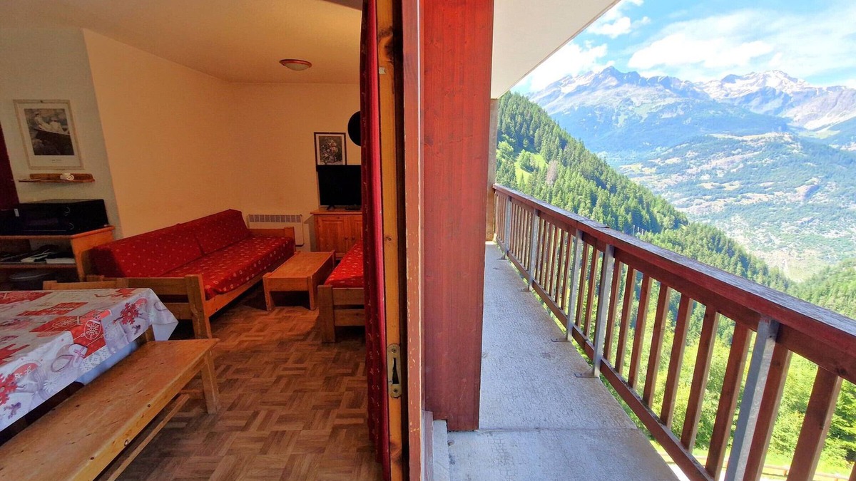 Valfrejus Apartment | Spacious 3-room apt + cabin, 10 ppl, central location, Valfréjus
