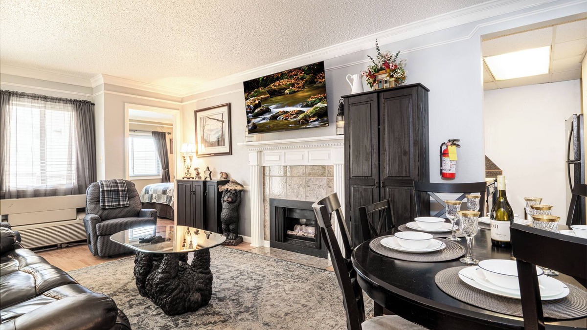 Gatlinburg Condo | Spacious 3BD, 3BA Condo with En Suite Bathrooms, 10 min Walk to Anakeesta
