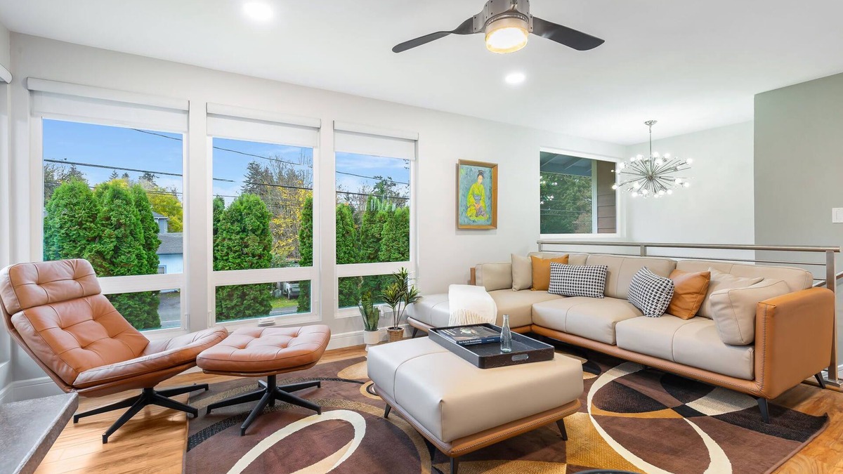 White Center House | Spacious 3BD Retreat + Pet Friendly, Large Yard