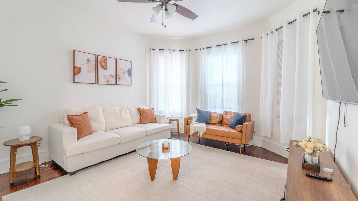 Somerville Apartment | Spacious 3BDR near Harvard/5-Min Walk to Train - Davis Sq/Free Parking!