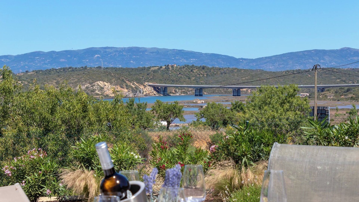 Estombar Apartment | Spacious 3bedroom Garden Apartment breathtaking views & easy access to amenities