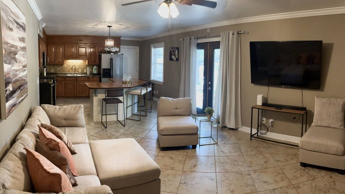 Shreveport House | Spacious 3Bedroom Home Perfect for Families & Remote Work w/views of Cross Lake