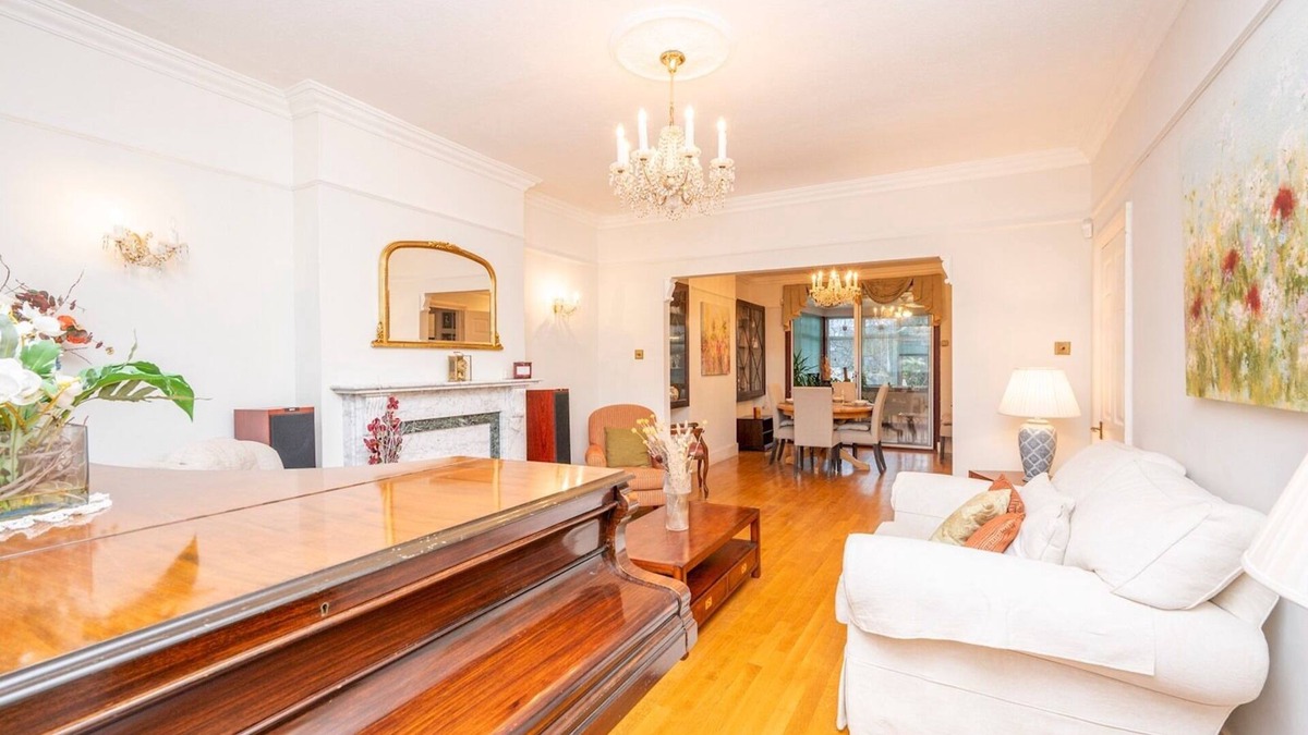 Anerley House | Spacious 3bedroom house near Crystal Palace London | Pass the Keys