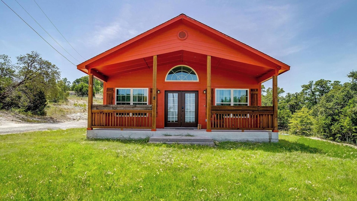 Dennis House | Spacious 3BR, 2BA – Cozy Stay for Job Travelers