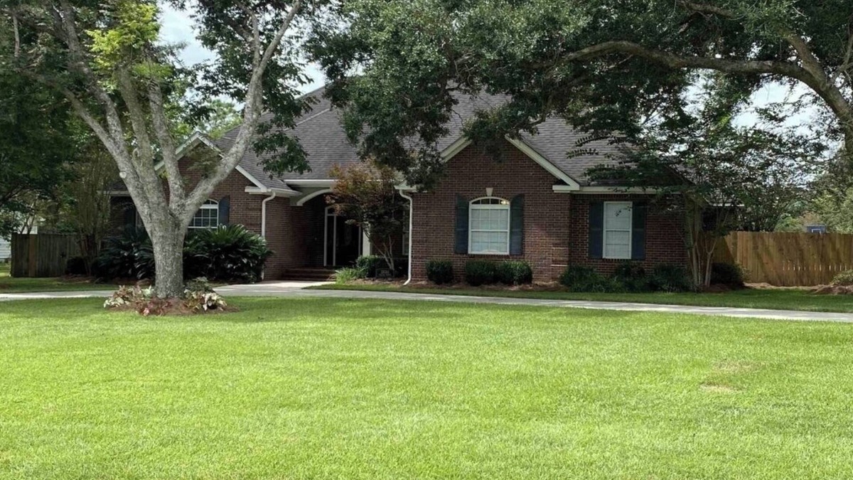 Robertsdale House | Spacious 3BR/3BA Home Near Gulf Shores/Orange Beach Gorgeous Outdoor Space