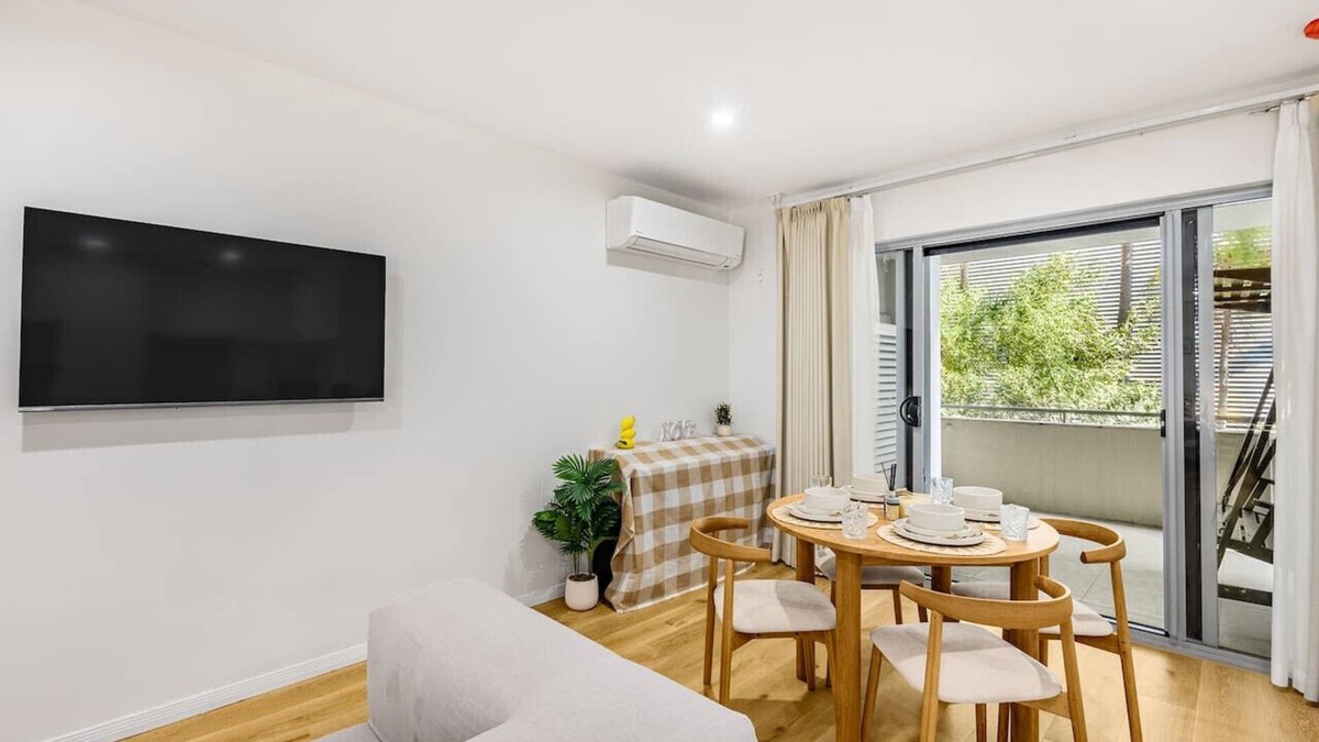 Indooroopilly Apartment | Spacious 3BR Getaway | Great Location & Comfort