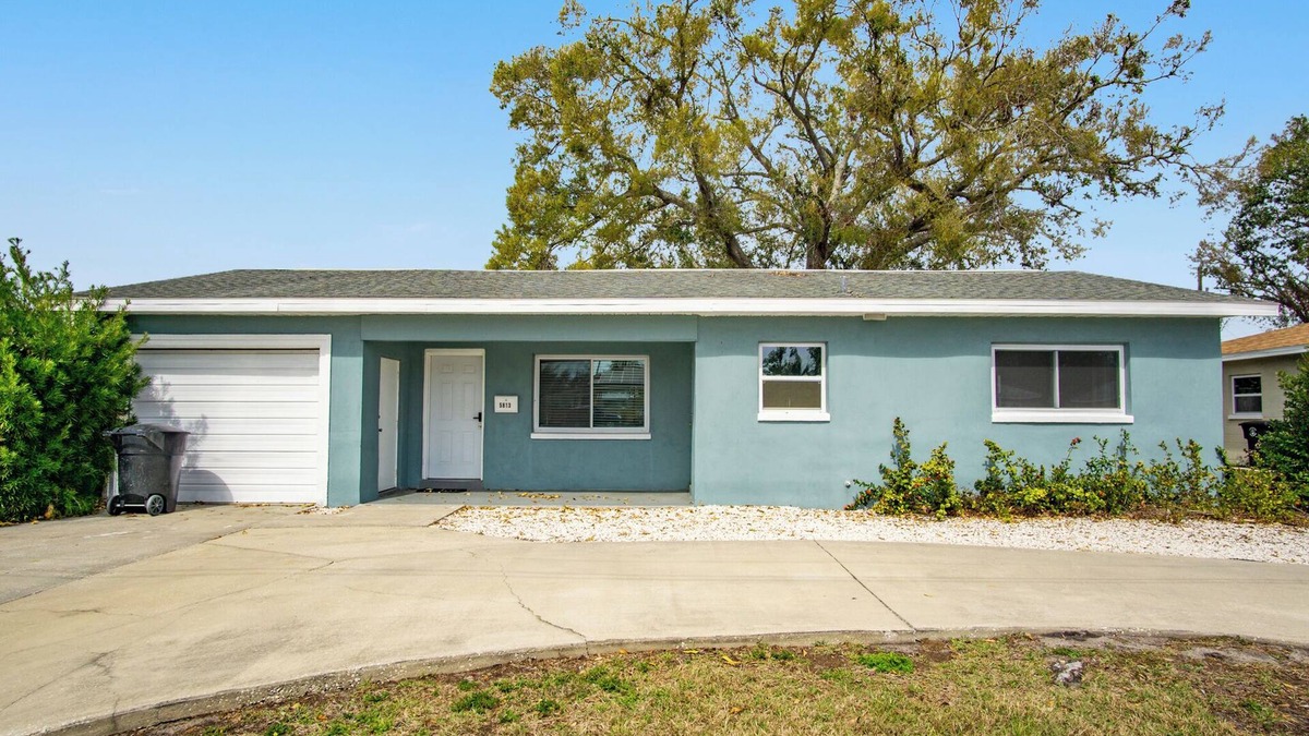 Gulfport House | Spacious 3BR Gulfport Retreat 3 minutes to Beach Park!