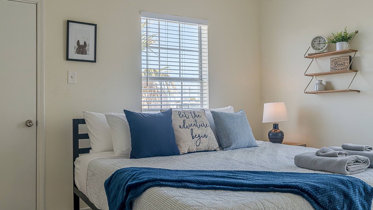 Galveston Cottage | Spacious 3BR home - Ideal for Extended Stays