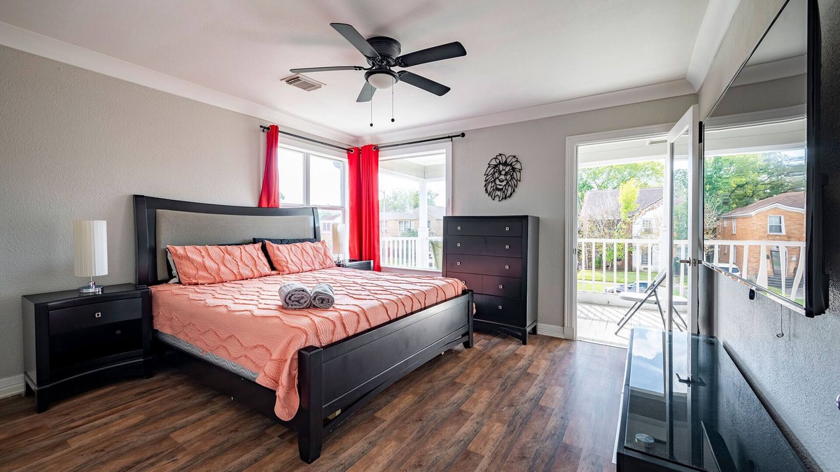 South Central Houston House | Spacious 3BR Home w/Parking Minutes from Downtown Houston