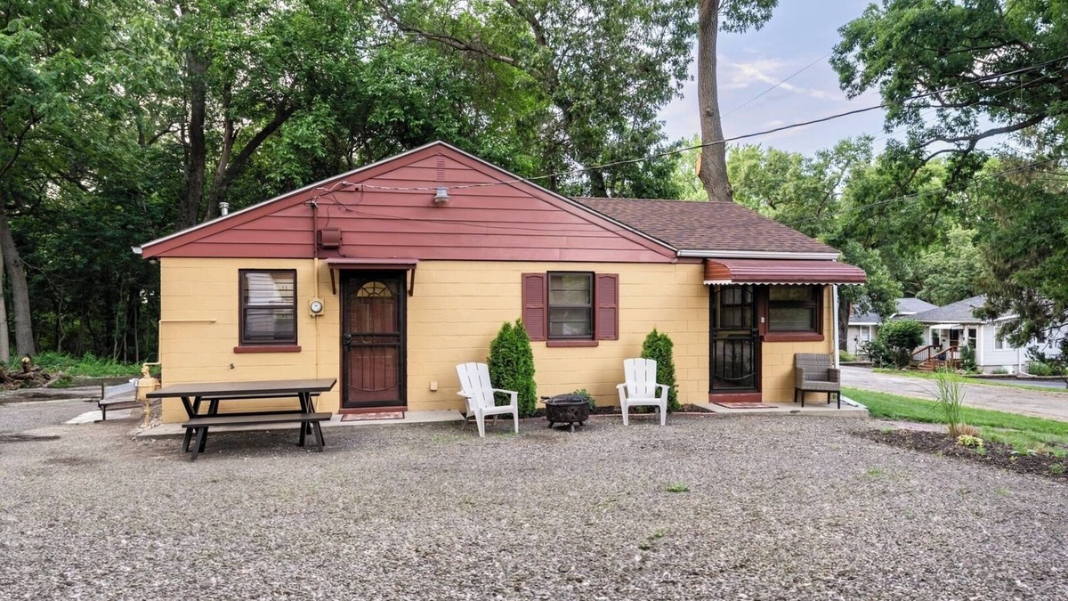 Miller Beach Cottage | Spacious 3BR House With Firepit & Grill, Near Beach
