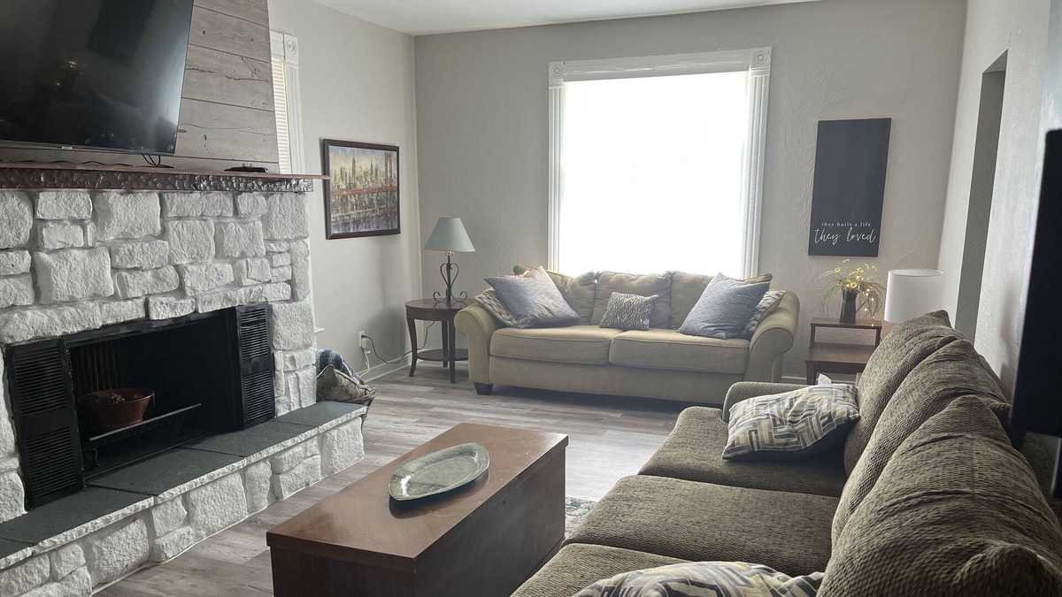 Canton Apartment | Spacious 3BR w/Fenced in Yard & Parking