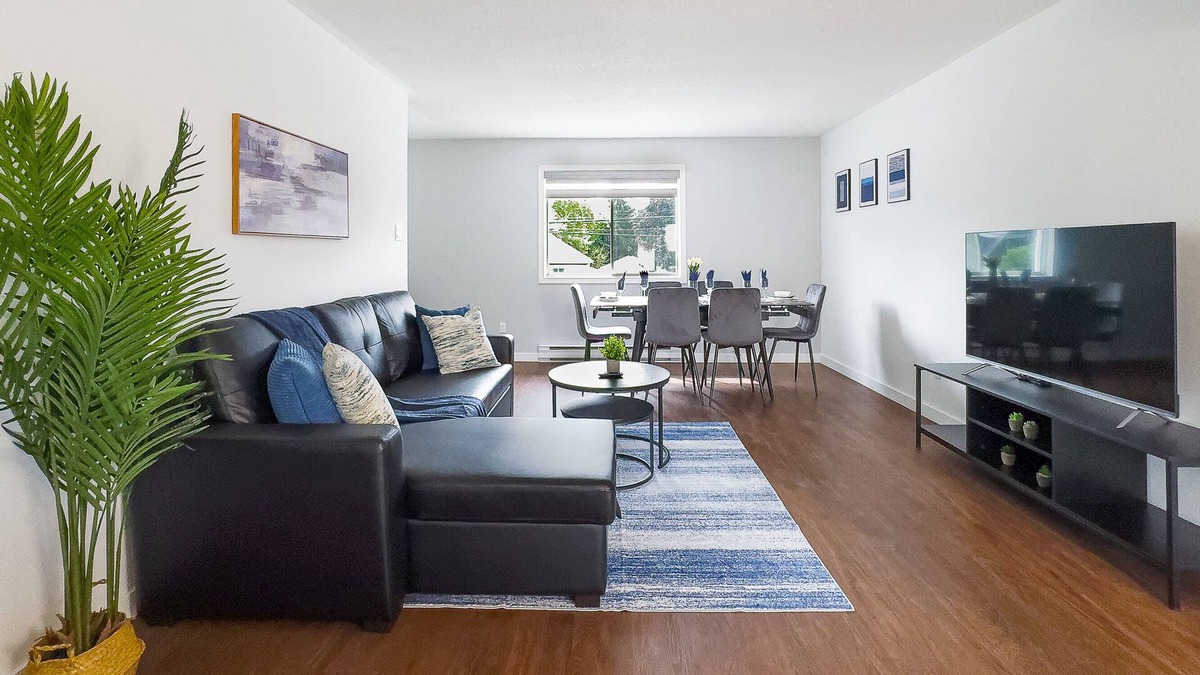 Bobcaygeon Apartment | Spacious 3BR Winter Getaway w/Parking—Bobcaygeon
