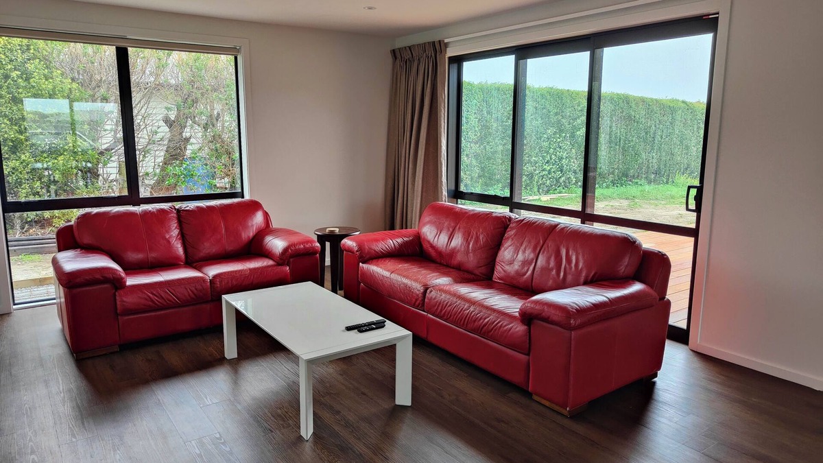 Kaikoura House | Spacious 3BR with Decks, BBQ, Mountain Views, and Family-Friendly Vibes