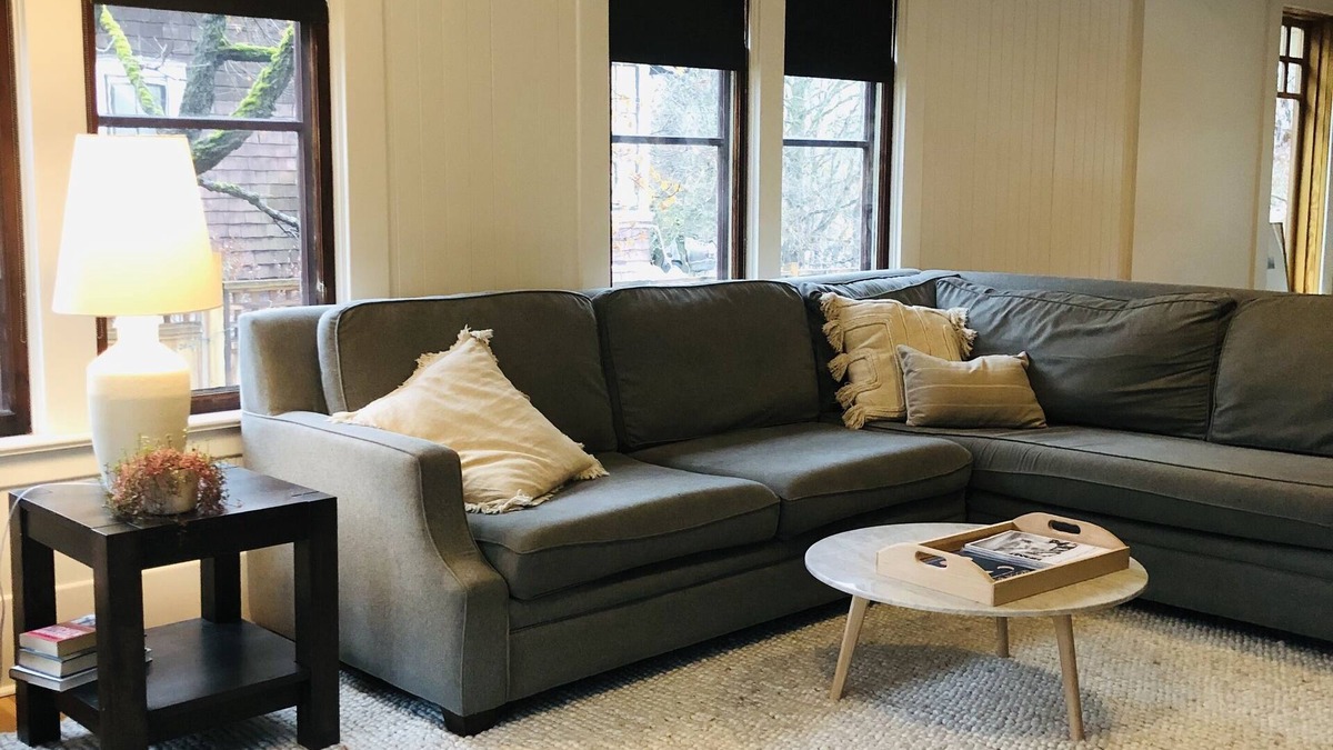 Nelson House | Spacious 3BR with Mountain Views, Porch & Close to Lakeside & Downtown