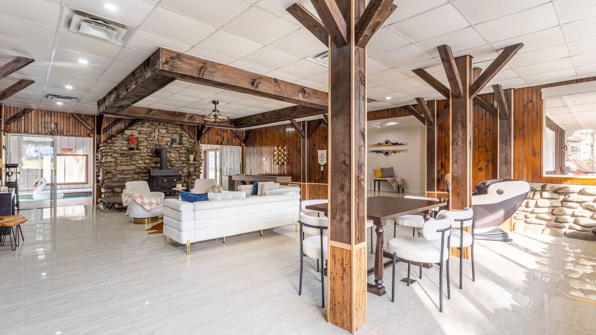 North Branch House | Spacious 4 Bdrm w/Indoor Heated Pool+Sauna+Creekn