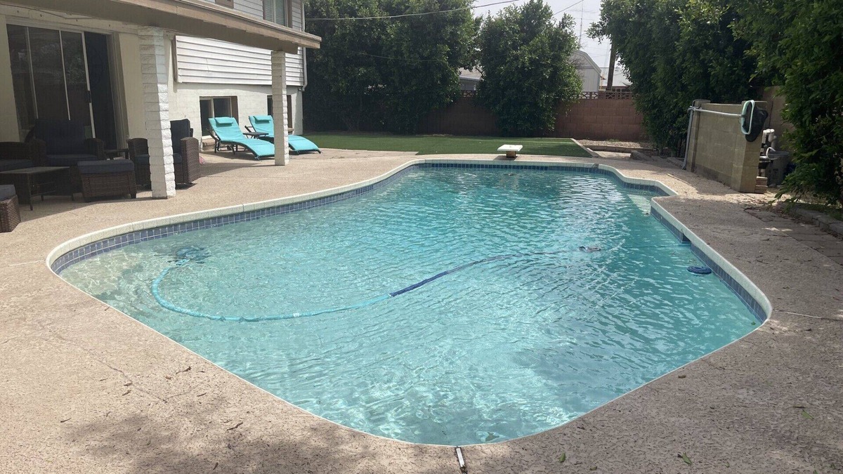 Alhambra House | Spacious 4-bed/3-Bath house by GCU with pool/yard/lawn