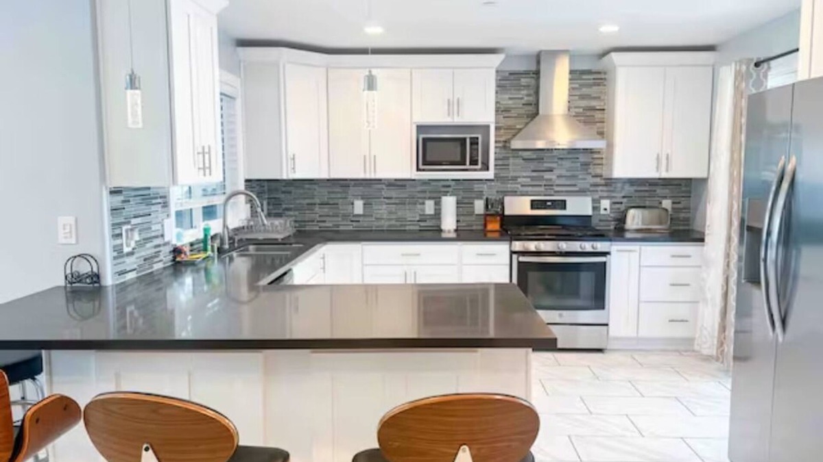 Santa Clara House | Spacious 4 Bed/4 Bath 2300ft Home Centrally-Located in heart of Silicon Valley