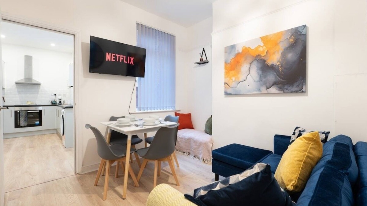 Doncaster House | Spacious 4 bed | 4 en-suites | Parking | Discounts