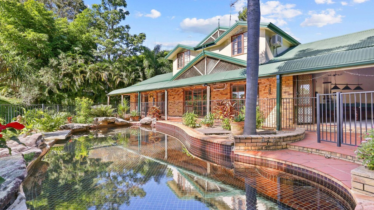 Tallai House | Spacious 4-Bed Hinterland Luxury Escape with Pool