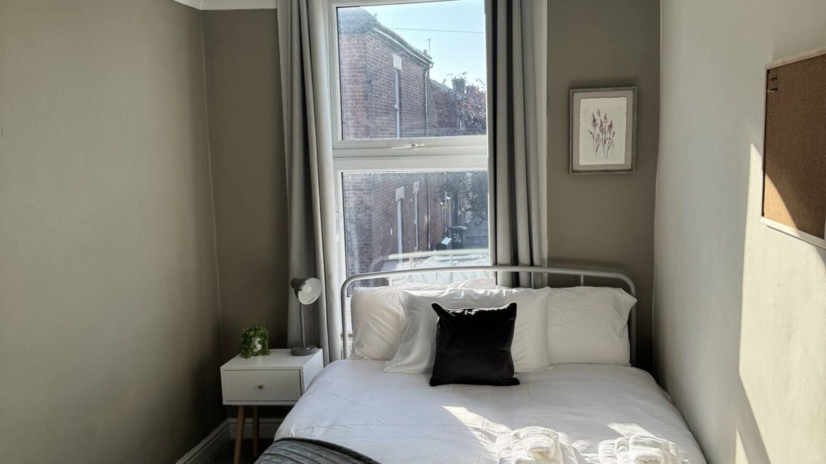 Preston House | Spacious 4 Bed Home En-suite