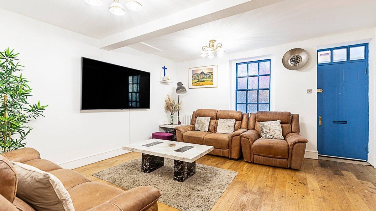 Aldgate House | Spacious 4-Bed House near Liverpool St
