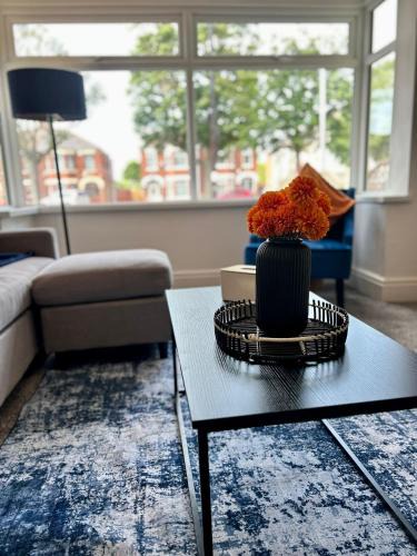 Hull House | Spacious 4-Bed House Parking Ideal for Contractors