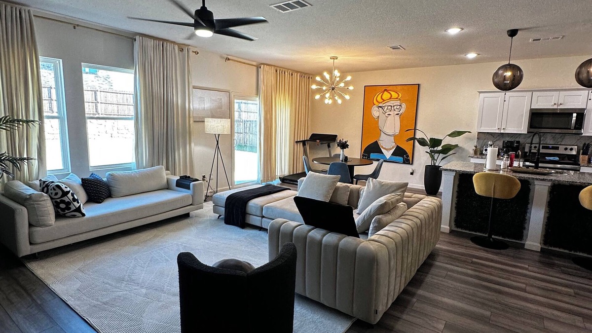 Glenn Heights House | Spacious 4 bedroom house with fitness room and WiFi in charming Glenn Heights.