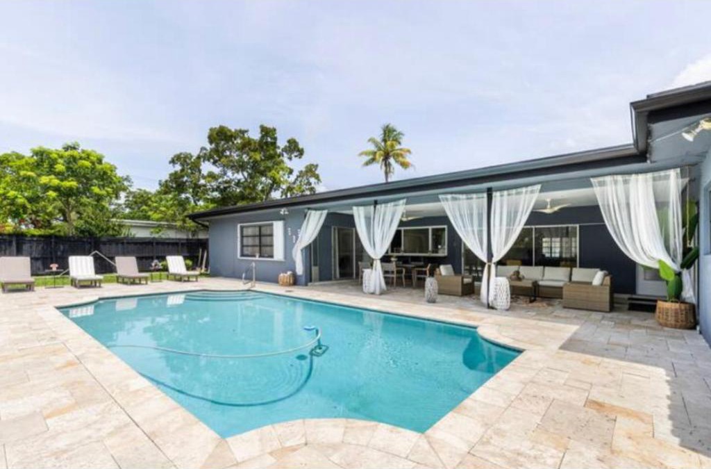 Plantation Villa | Spacious 4 Bedroom 3 Bathroom House with Heated Pool and Outdoor Shower close to FFL Airport and Cruise Port