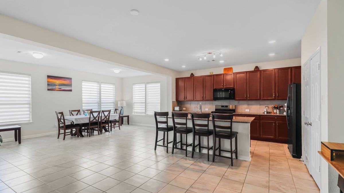 Clodine House | Spacious 4-bedroom, 3-bathroom home with Wi-Fi, washer and dryer in Richmond Tx.