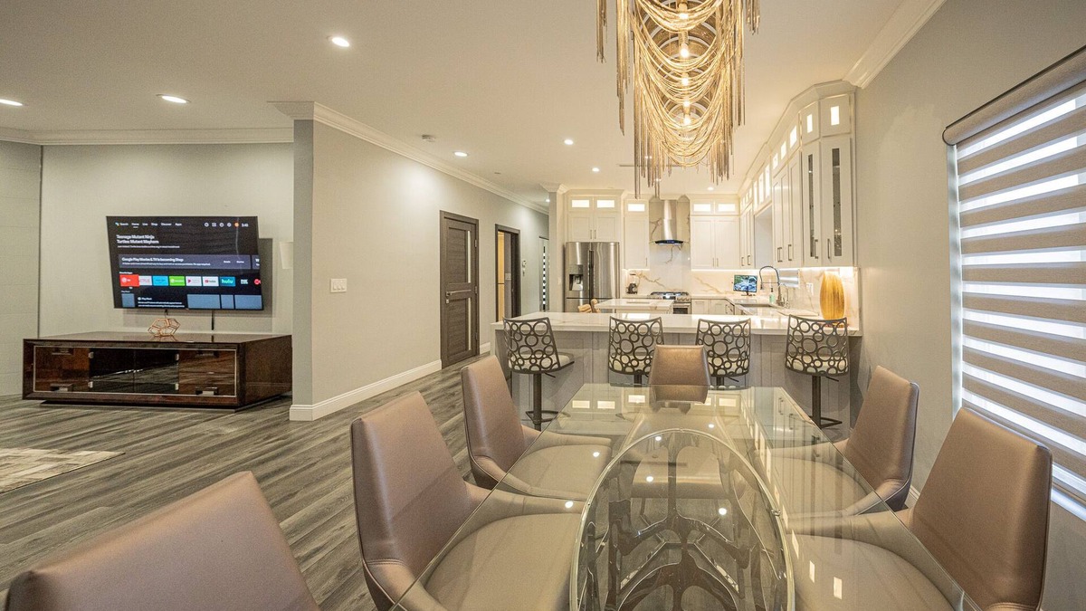 Burbank House | Spacious 4-bedroom, 4.5bath house in peaceful Burbank